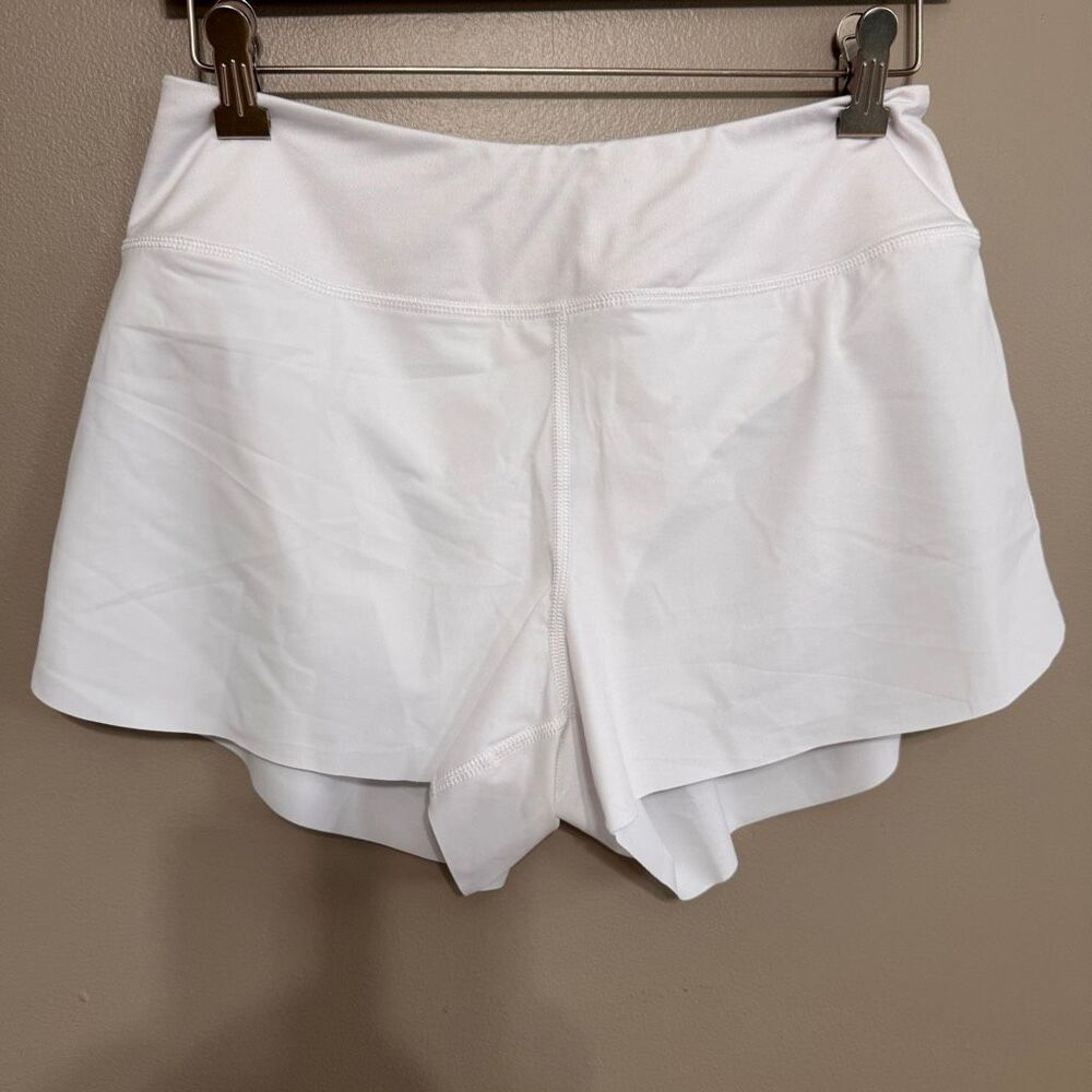 NOBULL Women's Performance 3” Pace Shorts white size medium NWOT